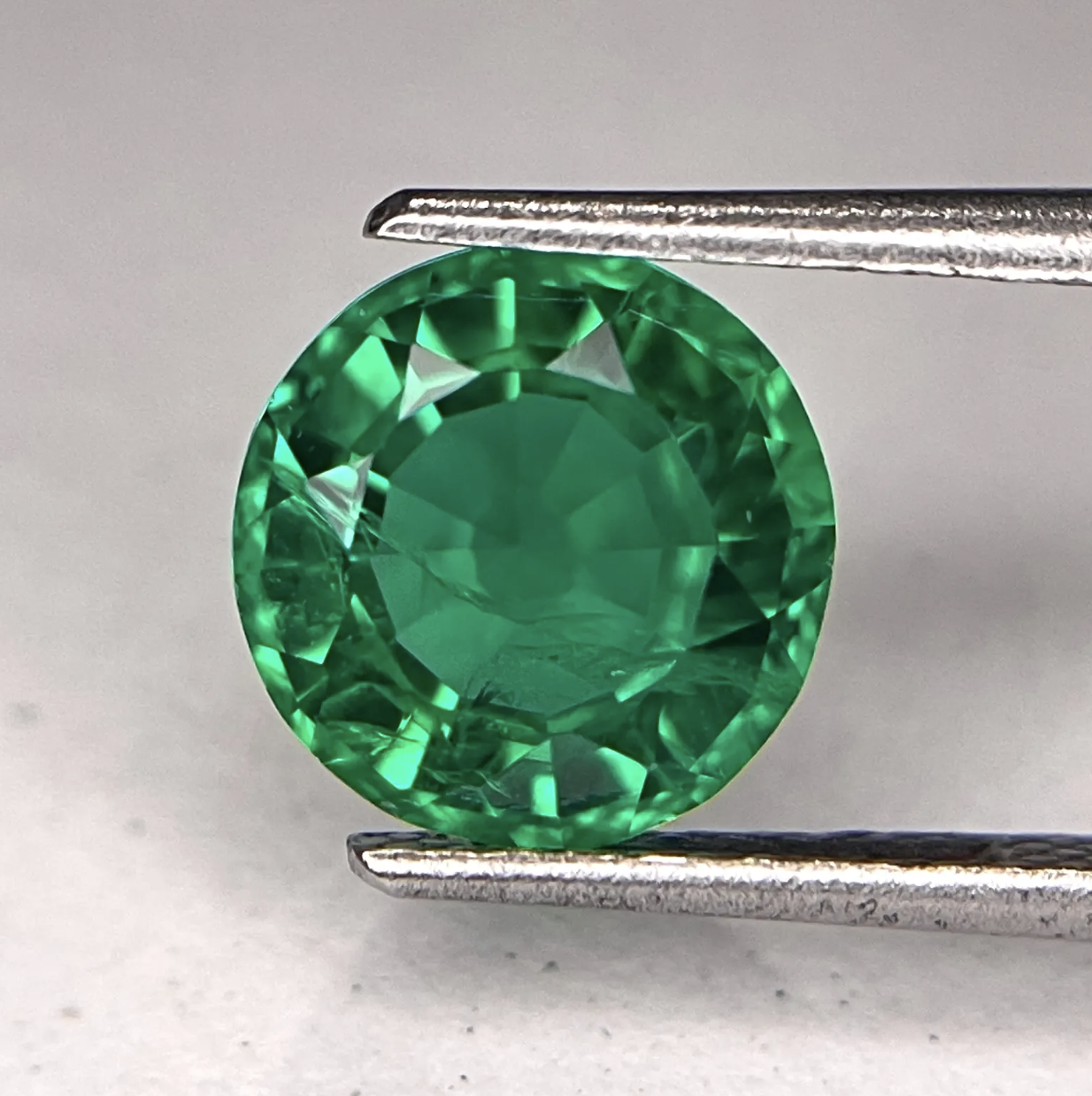 โคลัมเบียกรีน ไม่มีใบรับรอง IGI