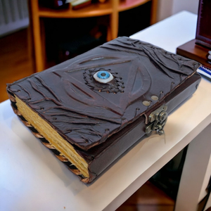 Carnet en cuir marron gaufré Triangle de l'Œil Maléfique, carnet gothique fait main, grimoire d'Halloween inspiré de Hocus Pocus - Product Image 3