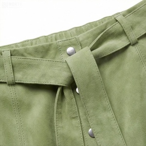 Jupe mi-mollet en cuir PU pour femme, vert uni, taille élastique, boutons sur le devant, style minimaliste - Product Image 4
