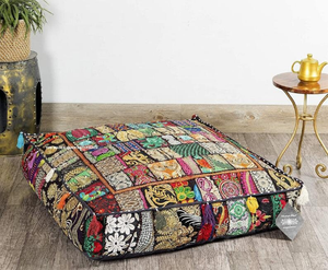 Coussin de sol carré bohème avec motif floral brodé, housse amovible et lavable, matériau textile, fabriqué en Inde - Product Image 1