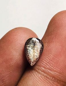 Iolita piedra del sol natural facetada con múltiples escamas, iolita piedra del sol con tonos rojos, corte de pera. - Product Image 1