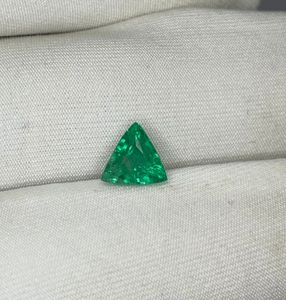 Émeraude naturelle verte, taille trillon, pour la création de bijoux. - Product Image 4