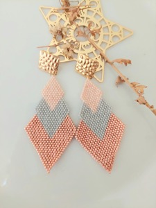 Boucles d'oreilles perlées à emballage sécurisé, prêtes à offrir, finition lisse, prix usine en gros - Product Image 5