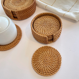 Juego de Posavasos de Ratán Hechos a Mano con Soporte, Posavasos Tejidos Estilo Boho para Tazas de Café, Tazas de Té, Decoración Rústica para el Hogar y la Cocina - Product Image 1