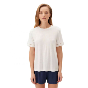 Conjunto de Dos Piezas Estampado para Mujer, Conjunto de Verano con Top Blanco y Pantalones Cortos, Nuevo Conjunto a la Moda para Vacaciones y Uso Casual - Product Image 1