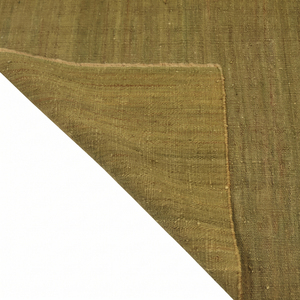 Tapis en laine texturée vert olive, tufté à la main, minimaliste, avec franges, antidérapant, écologique, à poils épais pour salon - Product Image 6