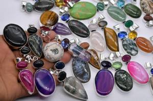 จี้พระพุทธรูปทำมือสไตล์วินเทจประดับอัญมณีสำหรับชาวคริสต์ ขายส่ง ตัวจี้ทำจากทองเหลืองชุบเงินโบราณ เหมาะสำหรับงานเทศกาลและงานปาร์ตี้ - Product Image 6