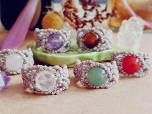 Colección de Anillos de Macramé con Múltiples Piedras - Joyería Náutica de Cristales Curativos al por Mayor, Certificados por IGI |   CREACIONES HARI OM - Product Image 3
