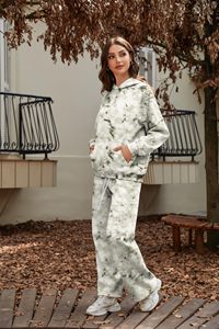 Ensemble de survêtement décontracté pour femmes avec imprimé feuille d'érable, sweat à capuche et pantalon de jogging, fournisseur en gros - Product Image 4