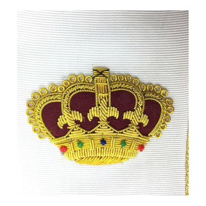 Écharpe de Régalia Maçonnique du 33e Degré en Satin Blanc Brodé de Fils d'Or, Tenue Cérémonielle Personnalisée avec Symboles et Pompons en Fils d'Or - Product Image 5