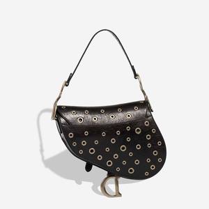 Bolso de Hombro Vintage de Alta Gama para Mujer, Mediano, de Piel de Becerro Negra Envejecida, con Cierre de Solapa - Product Image 3