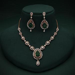 Collier pendentif en argent 925 or rose avec moissanite verte taille émeraude, certifié GRA, design goutte d'eau, luxe unisexe pour mariage - Product Image 3