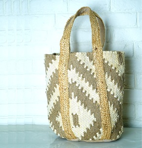 Bolso Bandolera de Yute con Diseño Bohemio, Decoración Cruzada y Patrón de Letras, con Tamaño Personalizado para Todas las Temporadas - Product Image 4