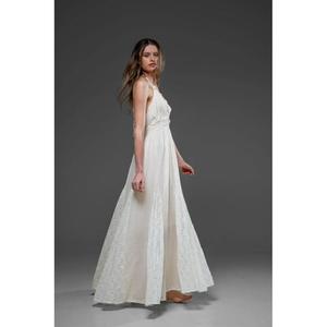 Elegante Vestido Largo de Encaje Blanco para Mujer, Cuello en V Profundo, Estilo Halter, Sin Mangas, Corte en A, Vestido de Fiesta Fluido - Product Image 4