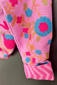 Veste matelassée en coton brodée à la main de couleur rose vif, style bohème Suzani, vêtement artisanal pour femmes, manteau bohème - Product Image 4