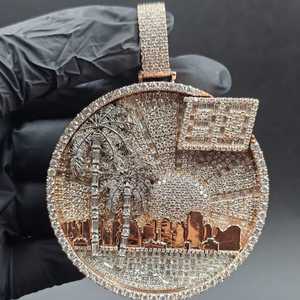 Colgante de Lujo Personalizado con Nombre, de Plata 925 Bañada en Oro, con Moissanita, Estilo HipHop, Diseño de Paisaje Urbano Helado, Palmera y Atardecer, para Rapper - Product Image 1