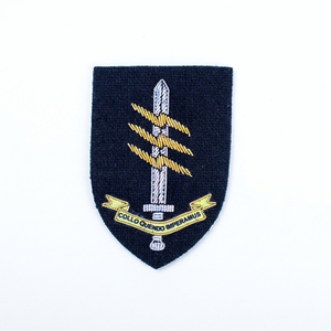Insignia Bordada a Mano, Escudo Negro con Espada y Rayo Dorado, Insignia Vintage Más Vendida - Product Image 1