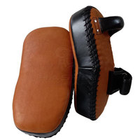 Pads de frappe thaïlandais de qualité supérieure avec mousse haute densité et revêtement en cuir durable pour l'entraînement aux arts martiaux et la pratique du kickboxing