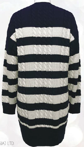 Robe longue en tricot à rayures noires et blanches, cintrée à la taille, col rond et manches longues pour femme - Product Image 2