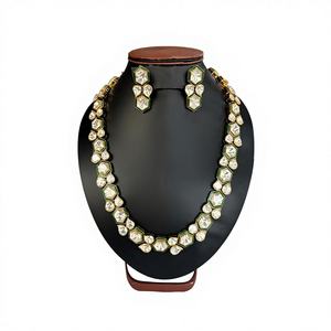 Conjunto de Collar y Pendientes Kundan Polki, Joyería Fina India para Novia, Diseño Tradicional Elegante, Disponible en ORO/PLATA/BRONCE - Product Image 1