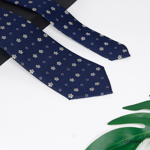 Cravate pour homme 100% soie de mûrier - Soie pure tissée à la main dans un motif bleu foncé exclusif |   CS8XDHS1 |   Tinh Vu Vietnam Luxe - Product Image 3
