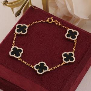 Bracelet chaîne trèfle à quatre feuilles en or très demandé avec onyx noir et pierres CZ, bracelet de luxe avec pendentif trèfle, cadeau pour elle - Product Image 1