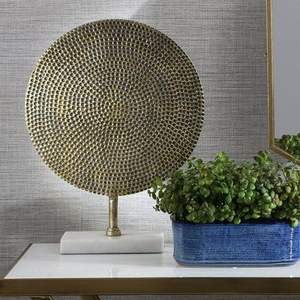 Objetos Decorativos Metálicos Icónicos, Esculturas para Decoración de Interiores Premium y Expresión Artística - Product Image 1