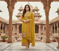 Ensemble de robe palazzo en faux georgette brodée de qualité export avec dupatta à bordure en dentelle fantaisie