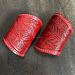 Nouveau 2026 Premium Porte-foulard en cuir véritable rouge vif, embossé avec motif plume, pour femme - Product Image 5
