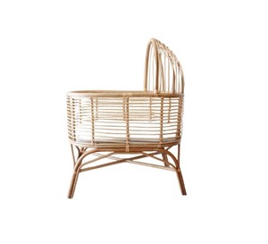 Cuna de bebé de ratán natural tejida a mano con elegante dosel curvo y soporte elevado de ratán para guardería y recién nacidos, hecha en Vietnam. - Product Image 2