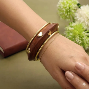 Brazalete de Madera con Forma de Corazón, Hecho a Mano con Madera y Oro por Perfect Enterprises - Product Image 6