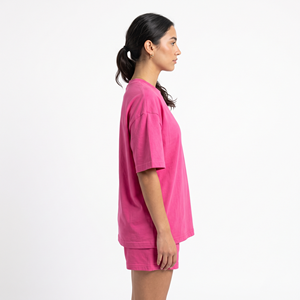 Ensemble deux pièces personnalisé pour femme avec logo, t-shirt oversize d'été et short personnalisable, haut et bas de tenue pour femme - Product Image 2