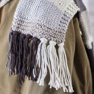 Écharpe tricotée à la mode pour femmes, douce et chaude, épaisse, pour l'hiver, écologique, jacquard, à franges, écharpe tricotée pour femmes - Product Image 3