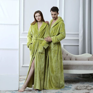 Al por mayor Bata de baño larga de forro polar para mujer, talla grande, de terciopelo coral esponjoso con capucha, cálida para invierno, ropa de dormir para spa, logotipo personalizado - Product Image 4