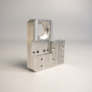 Support de roulement de moteur en forme de L en acier inoxydable sur mesure, usiné CNC, fabriqué à l'usine de Hanoï, AMT VINA - Product Image 4