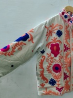 Veste bomber en velours brodée et tricotée à la main pour femmes |   Artisanat indien d'hiver, design floral folklorique |   Stand coloré