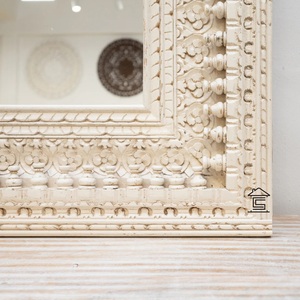 Elegant Antique Style <b>Wall</b> <b>Mirror</b> for Contemporary Decor Detailed Artisan Frame with Regal Aesthetic Appeal - Product Image 4