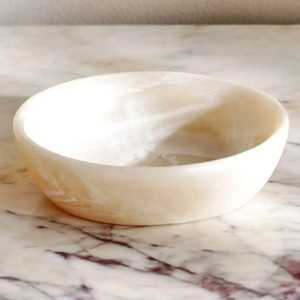 Bol artisanal en résine écologique et bois, style moderne, incrustation époxy orange, design occidental, pour service de salade, mariage - Product Image 3