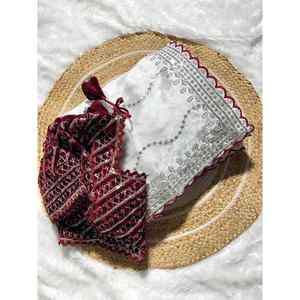 Saree en soie blanche attrayante avec broderie séquentielle et chemisier cousu vêtements indiens et pakistanais - Product Image 1