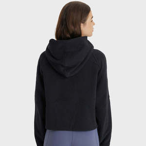 Sweat à capuche en molleton épais pour femme, personnalisé avec logo brodé, pour la vente en gros aux détaillants de streetwear américains - Product Image 4