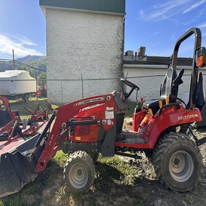 Tracteur professionnel Massey Ferguson GC1725M conçu pour un travail agricole productif avec une maniabilité fluide et une puissance robuste - Product Image 3
