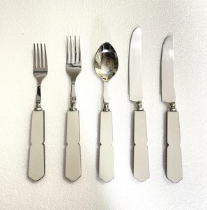 Couverts de design européen en acier inoxydable 18/8, finition miroir, avec manche en résine, vaisselle durable, ustensiles de table - Product Image 5
