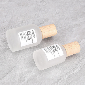 Botella de Perfume de Vidrio Transparente Oblonga de 50 ml con Tapa de Rosca para Tónico, Loción, Botella de Spray Recargable - Product Image 3