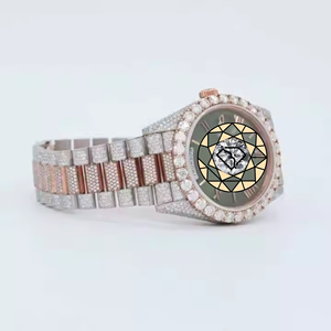 Reloj de pulsera automático de hip hop estadounidense con incrustaciones de circonitas, bisel redondo bicolor en tono rosa, claridad VVS y números romanos - Product Image 3