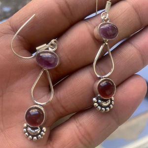 Pendientes de Plata de Ley Hechos a Mano con Piedras Naturales de Amatista y Granate en Forma de Corazón, Regalo para Mujer, Estilo Romántico para Bodas y Fiestas - Product Image 1