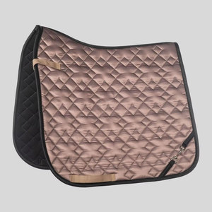 Tapis de selle matelassé léger avec matériau confortable pour l'équitation quotidienne - Product Image 1
