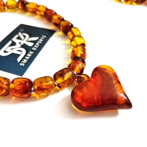 Collier tendance en résine artisanale avec perles d'ambre et pendentif cœur brillant, bijou de mode fait main, cadeau original - Product Image 2
