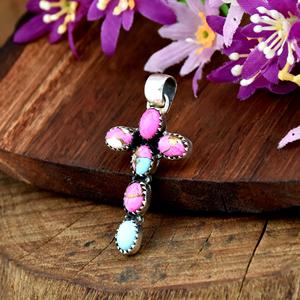 Pendentif Croix Chrétienne en Argent Sterling avec Pierre Turquoise Naturelle et Coton Doux, Cadeau Chrétien pour Femme, Collier Fin, Bijoux - Product Image 4