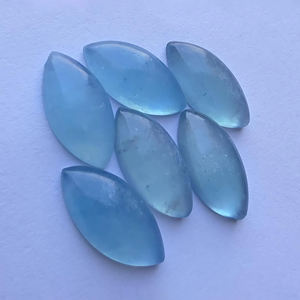 Gema suelta natural de aguamarina lechosa, cabujón, forma marquesa, calibrada, con base plana - Product Image 5