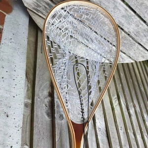 Épuisette de pêche à la mouche d'extérieur avec cadre en bois et filet en caoutchouc, outil de capture de truites à lancer à la main - Product Image 1